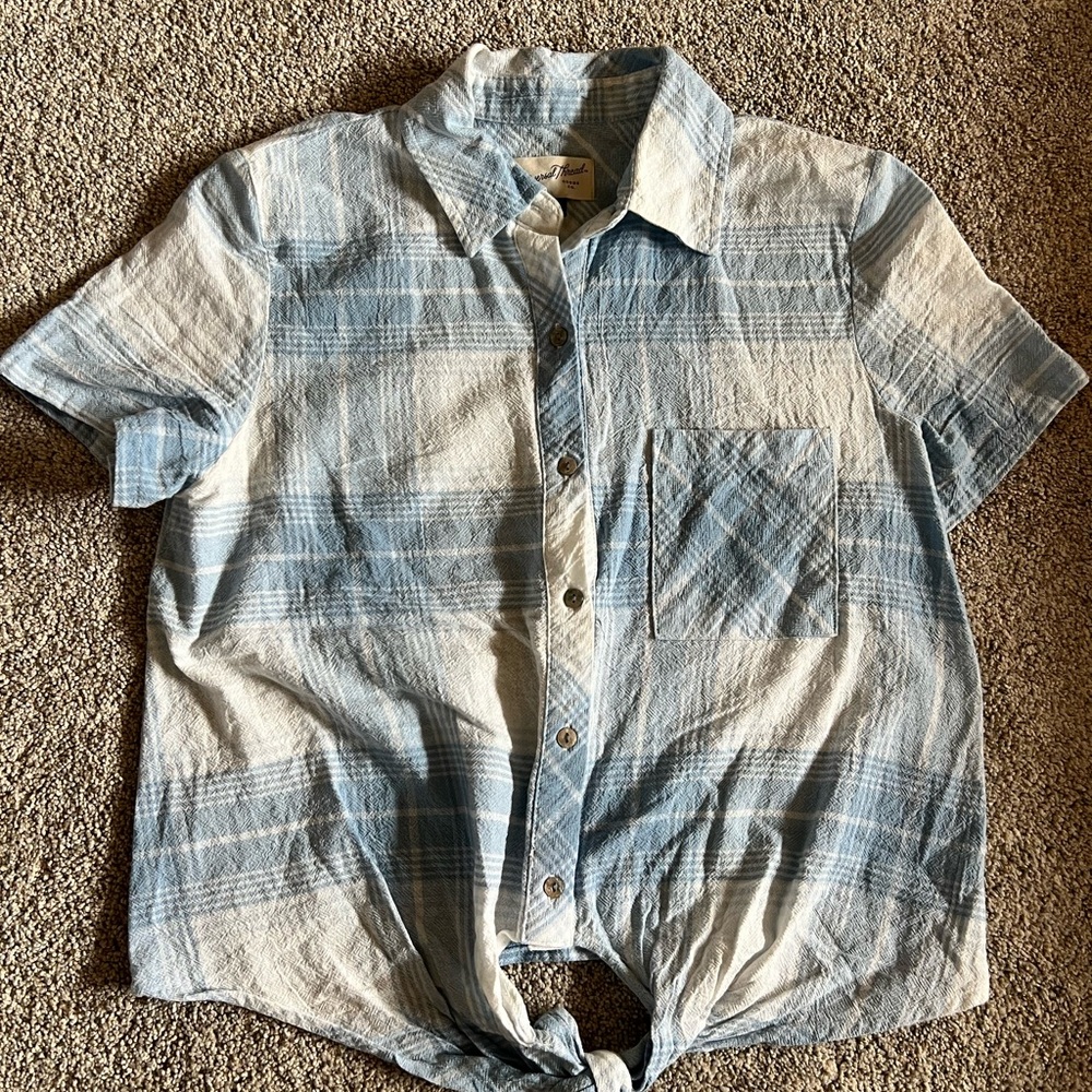 Universal Thread Blue and White Striped Short-Sleeve Button-Down Shirt